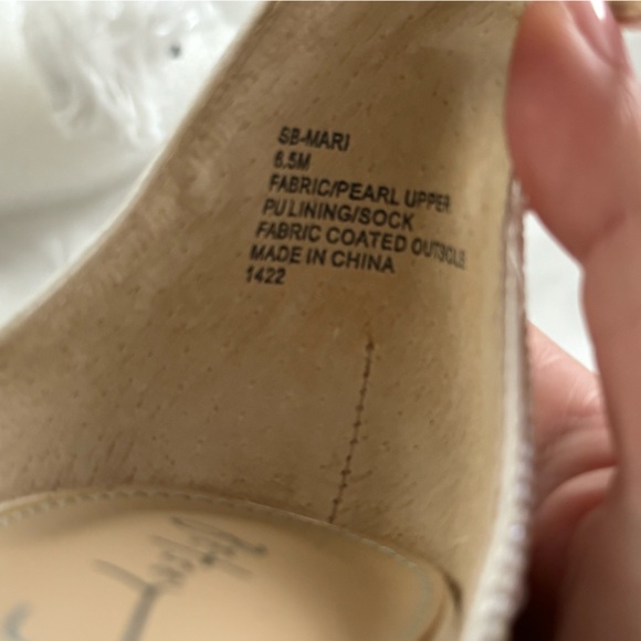 Size 6.5 Betsey Johnson Pearl Heals - Picture 2 of 4